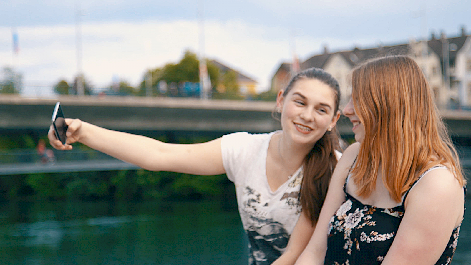 Phonelove.ch - Smartphone und zwischenmenschliche Beziehungen