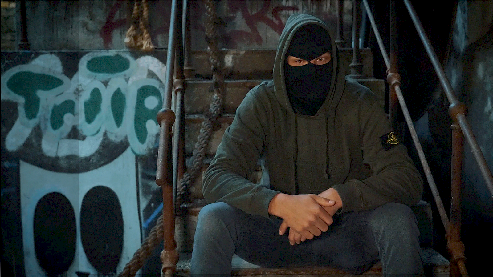 ABSEIZ - Ultras und Hooligans: Eine Gemeinschaft am Rande der Gesellschaft