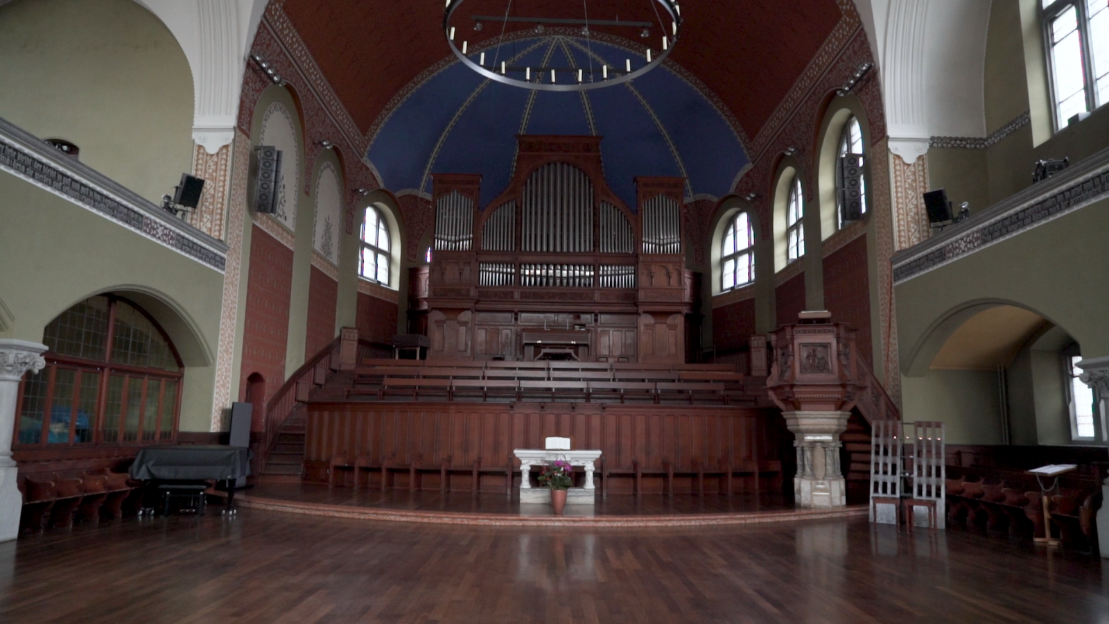 THROUGH MOVEMENT - Durch Ecstatic Dance die innere Welt zum Ausdruck bringen