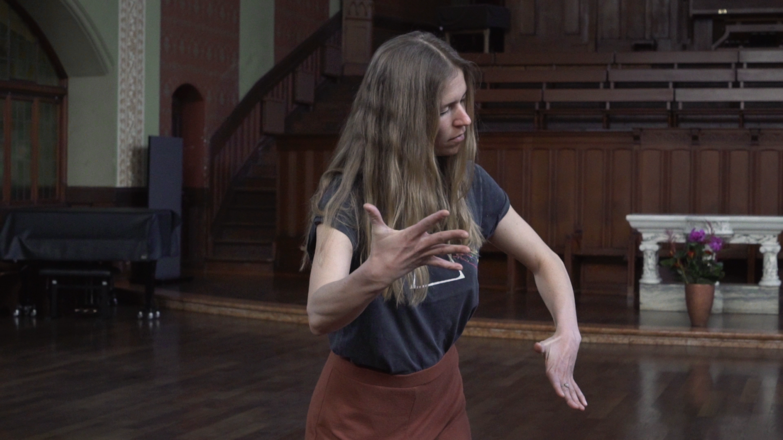 THROUGH MOVEMENT - Durch Ecstatic Dance die innere Welt zum Ausdruck bringen