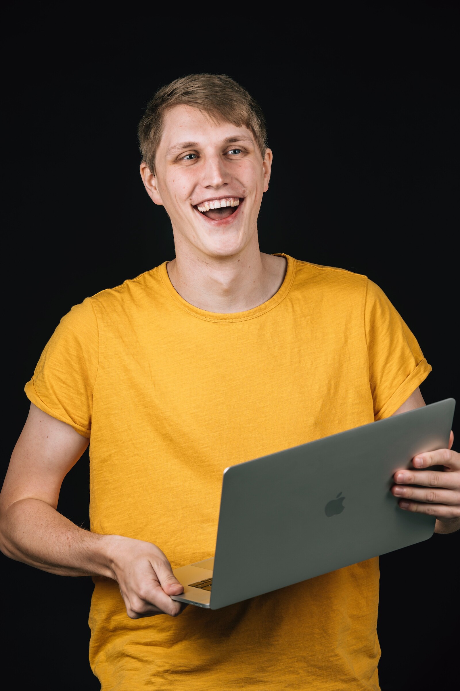 «Zoom-In» | Cast-Diplomierende im Gespräch